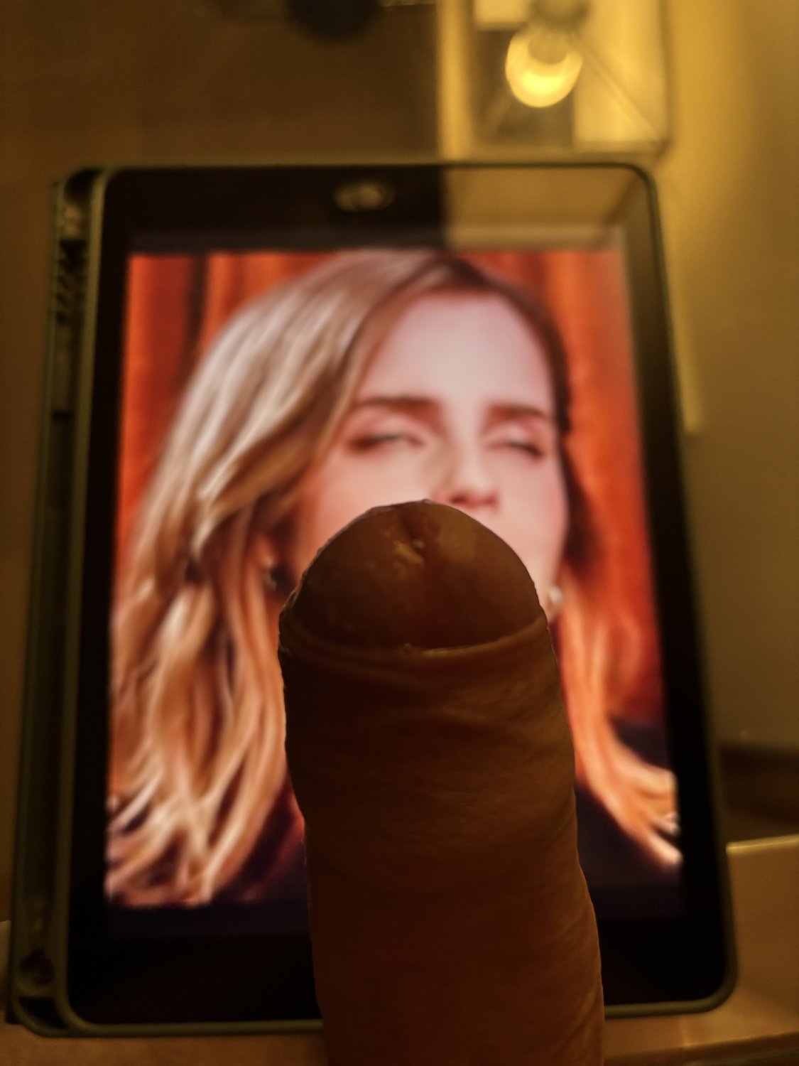 mdNgwOQJ Cum Tribute to Emma Watson GIF orgasm face 02.jpg